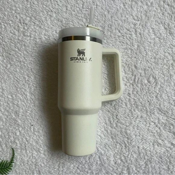 Stanley | adventure quencher travel tumbler 40 oz cup in cream - Picture 2 of 6